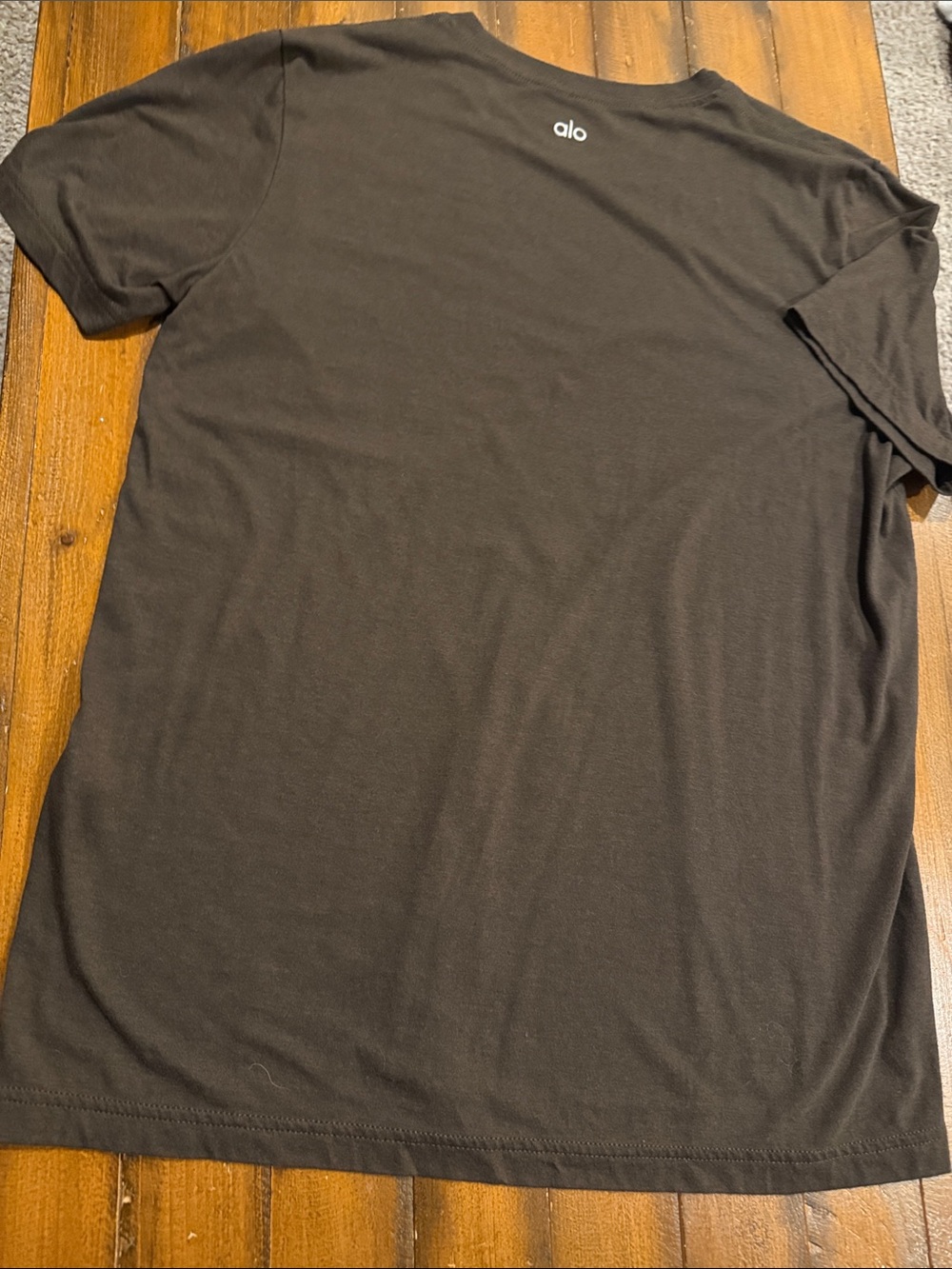 ALO Yoga Men's Short Sleeve Crew Tee in Black